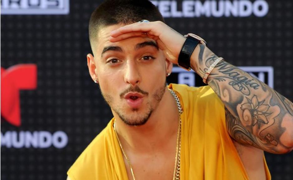 El cantante colombiano Maluma está siendo criticado por la reacción que tuvo después de recibir a una de sus fan. (Foto: Archivo/EFE) 