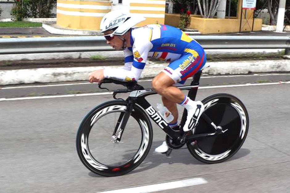 Manuel Rodas gana la primera etapa de la Vuelta a Guatemala y por ende es el primer líder de la general individual. (Foto: Fedeciclismo)