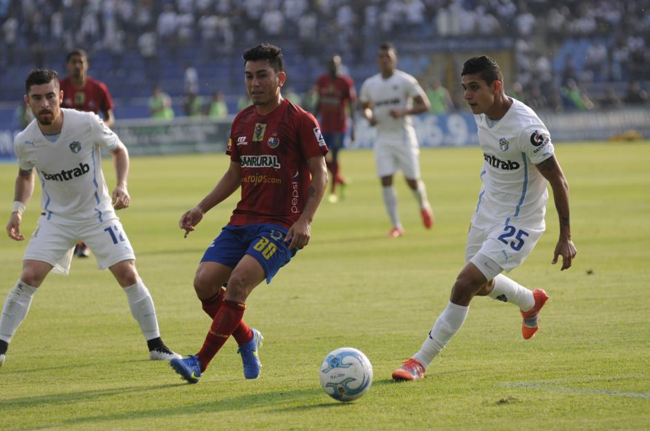 En el clásico de la primera vuelta Municipal se impuso 2-0 a Comunicaciones con doblete de Cristian Jiménez. Se jugó en el Mateo Flores. (Foto: Archivo/Soy502)