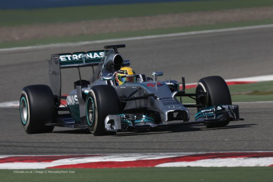 El piloto británico Lewis Hamilton en la primera sesión libre de entrenamientos en Sepang. (Foto: AFP)