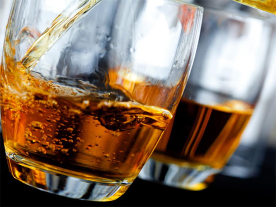 Uno de los aspectos que más preocupa a la OMS es el consumo excesivo de alcohol en situaciones concretas sobre todo por parte de jóvenes, que es el más nocivo para la salud. (Foto: Por tu salud) 