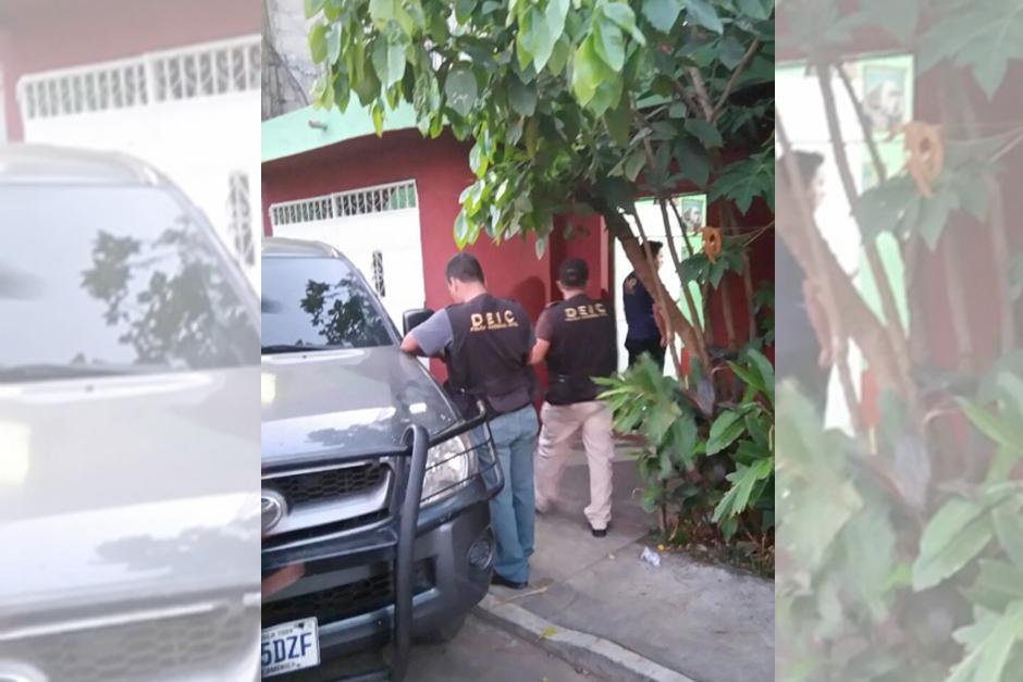 Investigadores del MP y agentes de la PNC realizaron un operativo para capturar al supuesto agresor sexual en el Instituto Adolfo V. Hall. (Foto: Twitter MP)