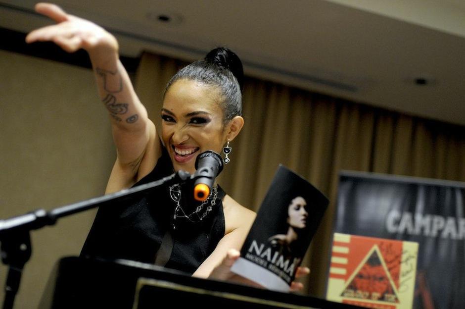 La modelo estadounidense viene para desfilar en la colección del diseñador guatemalteco Maximiliano Reyes; también promueve su album y visitará a los niños del Hospicio San José. 