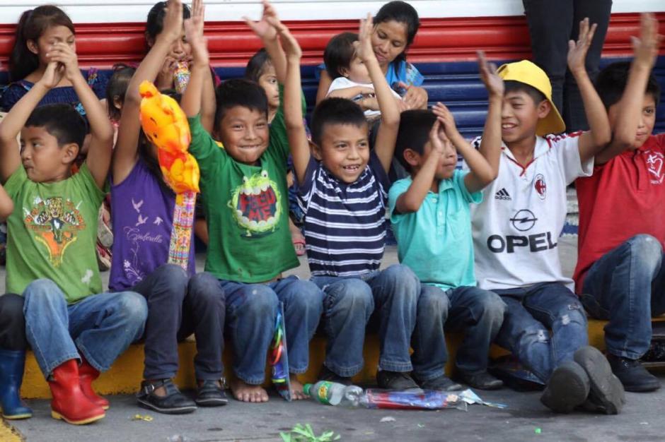 Un grupo de pequeños celebra el Día del Niño en Guatemala. (Foto Soy502).