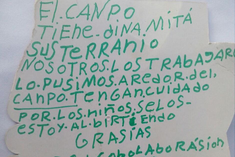 Más 900 estudiantes de la Escuela Tipo Federación de la zona 1 de Mixco fueron evacuados por una amenaza de bomba. (Foto: Comunicación Mixco)