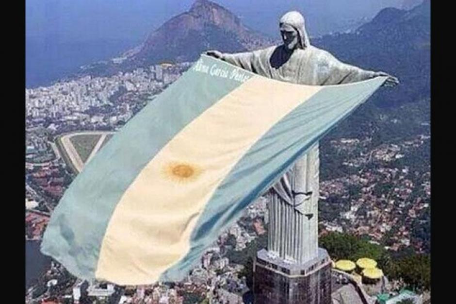 El Cristo Redentor se puso los colores de Argentina en los memes luego que los gauchos consiguieran su boleto a la final. (Foto: Twitter)