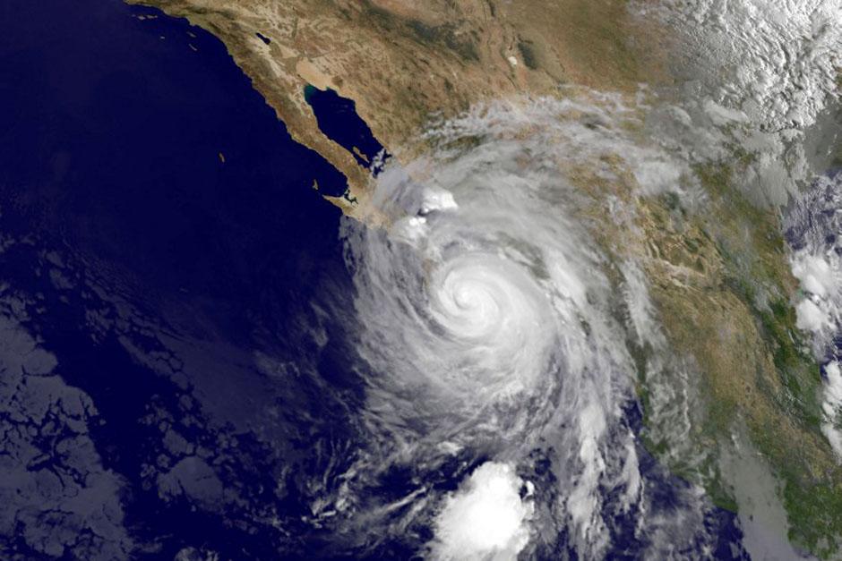 El Centro Internacional de Hurcanes de Estados Unidos reportó que el poderoso Huracán Odile bajó a categoría 2, tras tocar el suelo mexicano (Foto: AFP)
