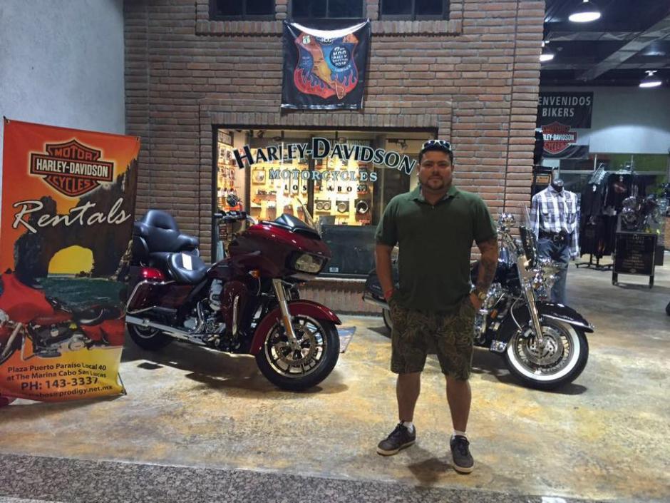 El empresario y amante de las motocicletas, Eddy Oliva Quiñónez, fue asesinado en la zona 1 cuando se conducía en su motocicleta. (Foto: Eddy Oliva/Facebook)