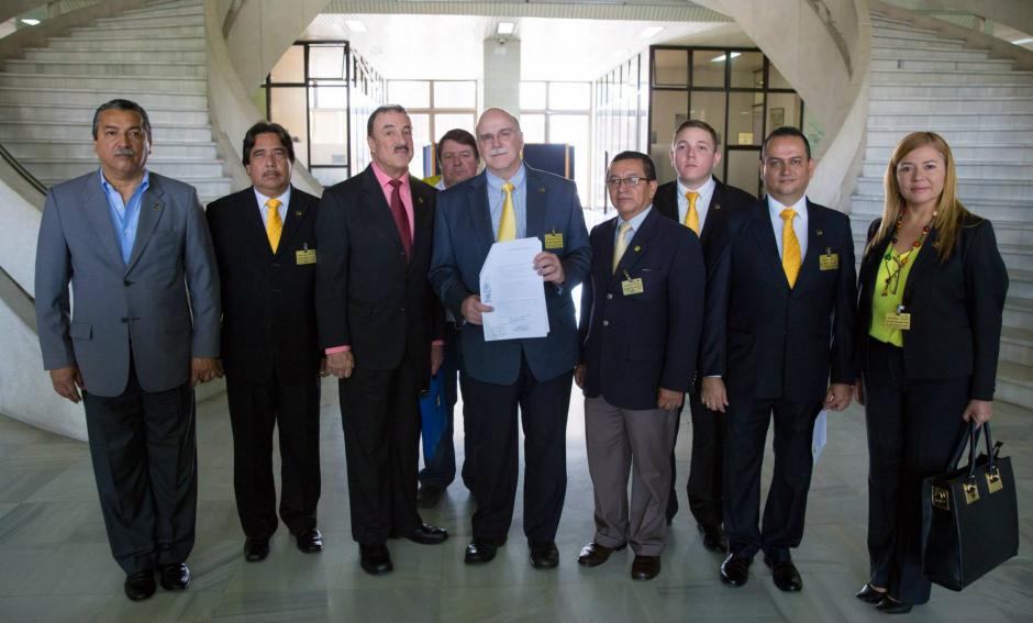 Miembros del PAN presentaron un amparo en contra del TSE. (Foto: PAN)