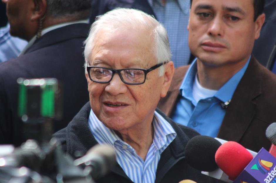 El presidente Alejandro Maldonado fue intervenido quirúrgicamente por problemas en una rodilla; se encuentra internado en el Centro Médico Militar. (Foto Archivo: Alejandro Balán/Soy502)