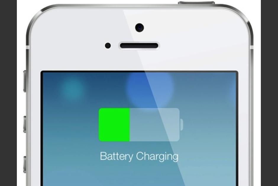 La actualización al iOS7 puede dar lugar a que la batería dure menos tiempo pero sólo es necesario cambiar algunos ajustes para ahorrar carga. (Foto: Google)