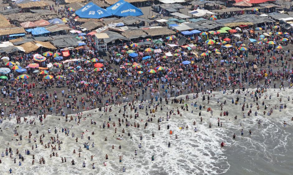 Quienes deseen viajar al Puerto San José tendrán que pagar su boleto en autobús. El gobierno no utilizará los fondos públicos para trasladar a los veraneantes. (Foto: Archivo/Soy502)