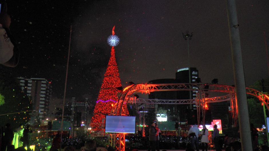 El Árbol Gallo se ilumina junto a la ilusión de miles de guatemaltecos Soy502