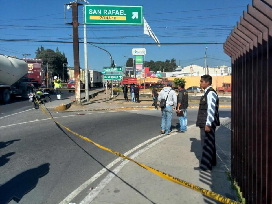 En este cruce que conduce hacia la colonia San Rafael fue atacado a balazos el agente de la PMT, Simón Velásquez. 