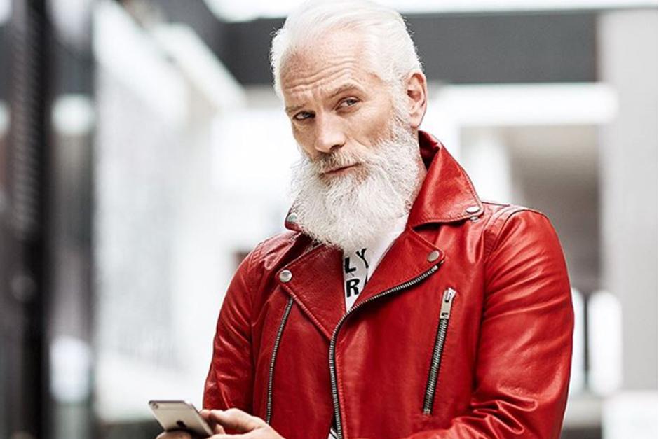 El centro comercial Yorkdale de Toronto, Canadá, dejó muy claro que Santa Claus no necesariamente tiene que ser viejito, tierno y gordito.