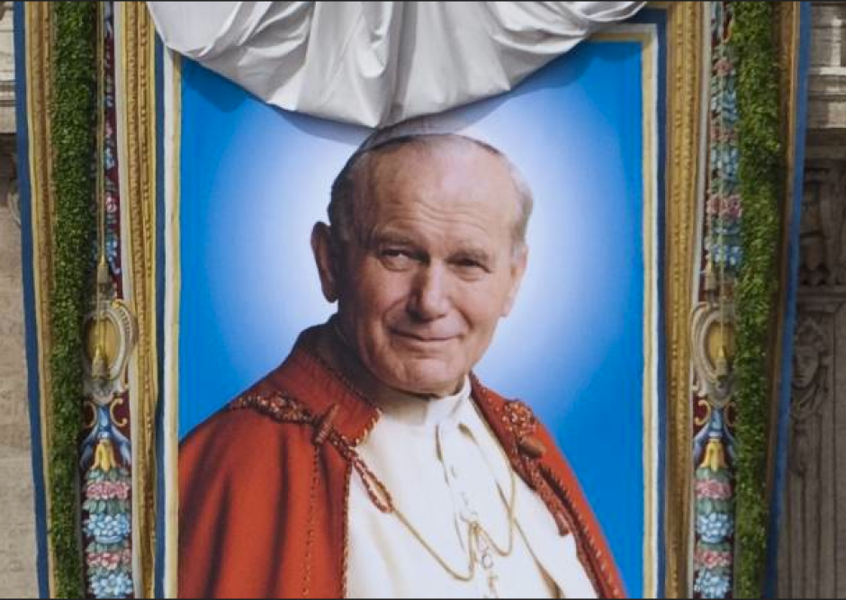 Juan Pablo II será proclamado santo a nueve años de su muerte, el 2 de abril de 2005. 