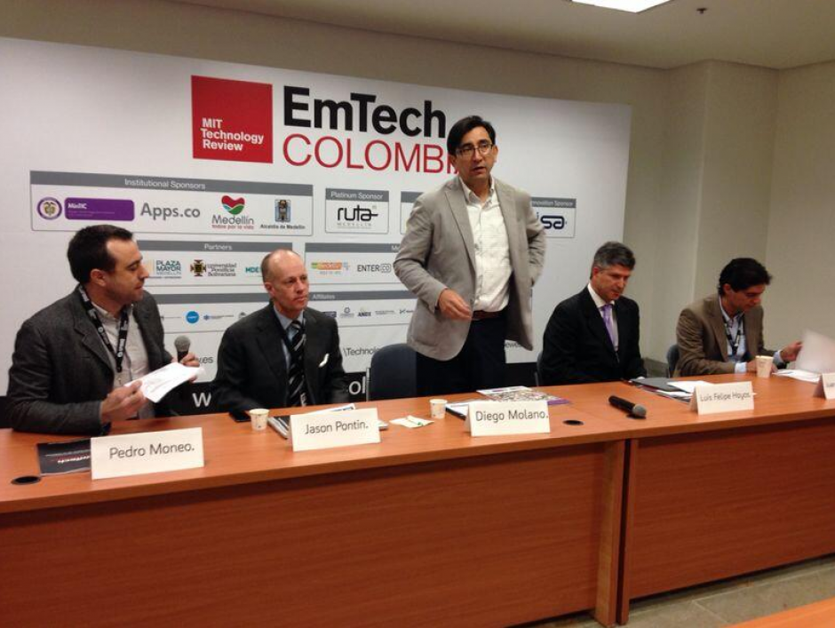 Diego Molano Vega, Ministro TIC, en la instalación de EmTech en Medellín Colombia. (Foto: @mmargaritamora/Twitter)
