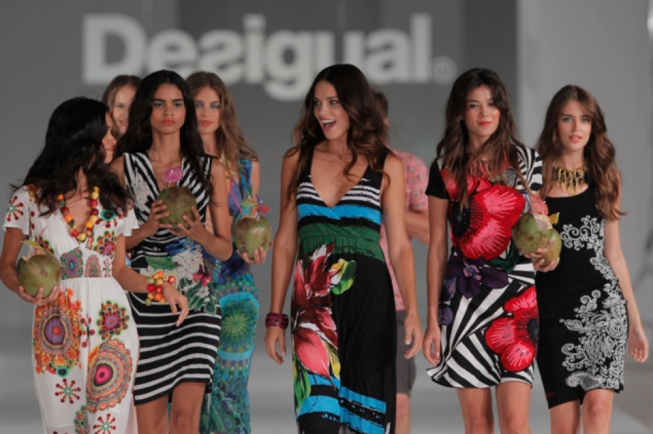 Adriana Lima ya ha desfilado con prendas de Desigual en diversas ocasiones. (Foto: BCN Cool Hunter)