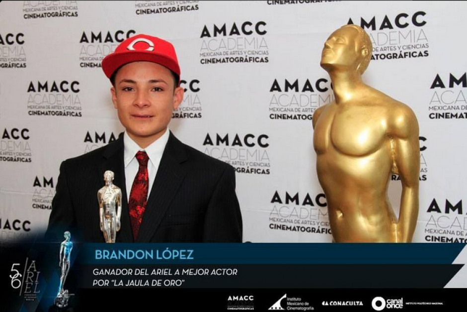 El joven actor guatemalteco Brandon López ganó el Premio Ariel a mejor actor, por su papel en la Jaula de Oro. Los Premios Ariel son los más importantes que entrega la Academia Mexicana de las Artes. (Foto: OnceTV)