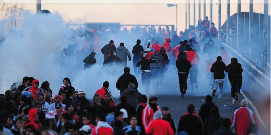 Violentos enfrentamientos previo al juego Atlético- Deportivo, dejaron una persona muerta y al menos once heridos.