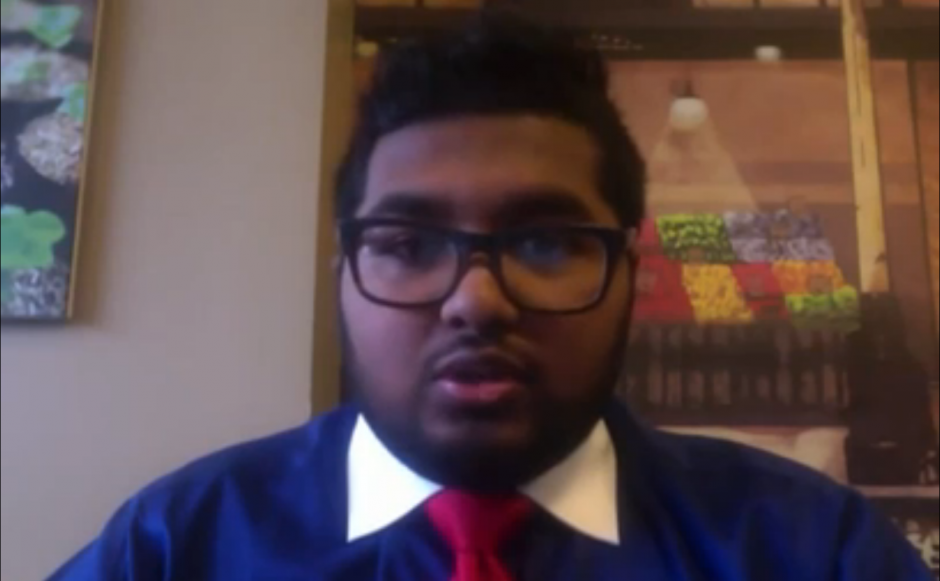 El adolescente tuvo que disculparse por lo sucedido y dijo que todo era una farsa. (Captura de YouTube)