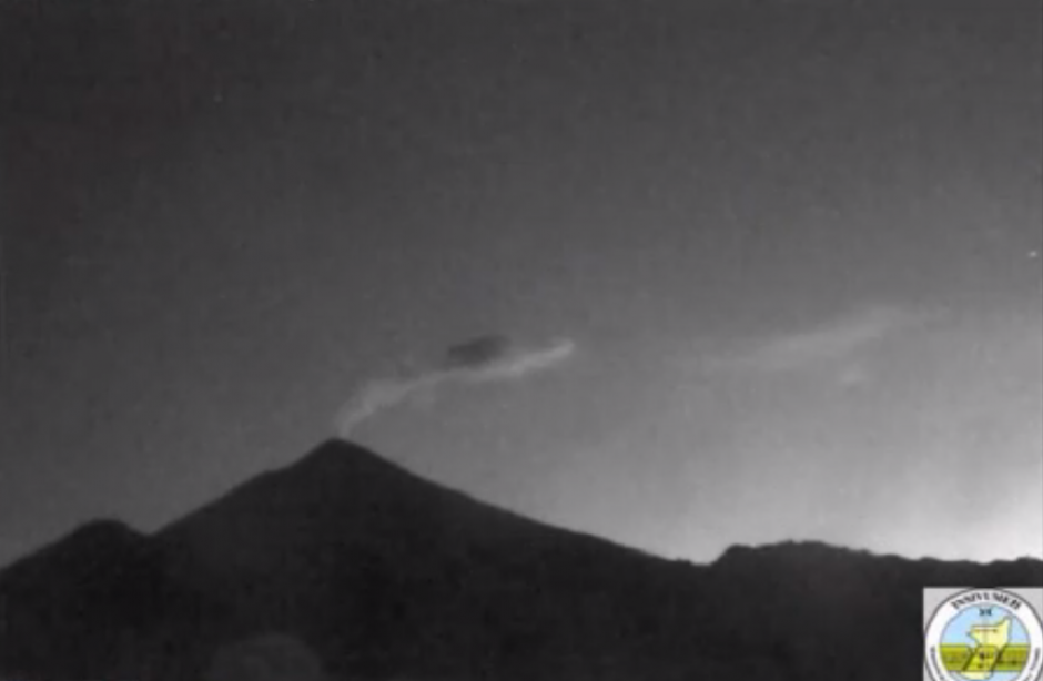 La actividad del volcán de Fuego quedó documentada por una cámara instalada en Panimanché, Chimaltenango. (Foto: YouTube) 