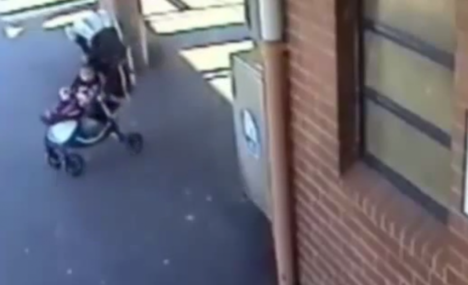 Rescatan a una bebé de las vías del tren. (Imagen: YouTube)