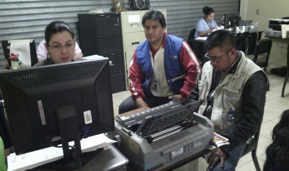 El corresponsal de Nuestro Diario Byron Bravo denunció en el Ministerio Público (MP) la agresión sufrida en Quetzaltenango. &nbsp;(Foto: cortesía Nuestro Diario)