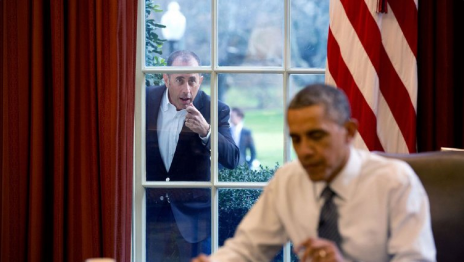 El famoso humorista visitó al presidente de EEUU para la séptima temporada de su serie "Comedians in Cars Getting Coffee". Juntos pasearon en un Corvette de 1963. (Foto: YouTube) 