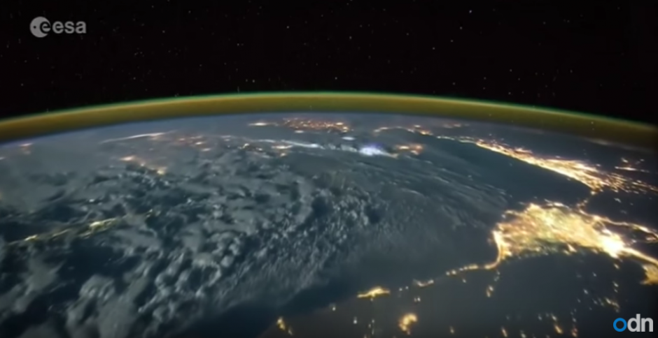 Un astronauta compartió en sus redes sociales un sorprende video que muestra un ángulo diferente de las tormentas eléctricas. (Imagen: captura de YouTube)