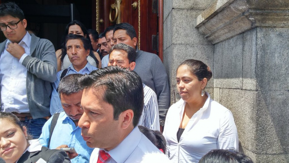 El secretario de Comunicación en Lider, Fridel de León ofreció declaraciones. (Foto: José Castañeda/Soy502) 