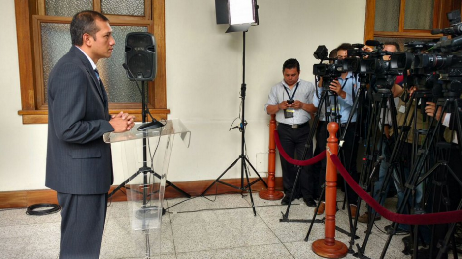 El ministro Francisco Rivas explicó sobre los ataques con bombas que se han realizado en dos días. (Foto: Mingob) 