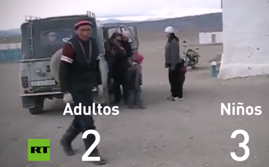 Un curioso video muestra cuántas personas caben en un viejo automóvil de la Unión Soviética. (Imagen: captura de pantalla)
