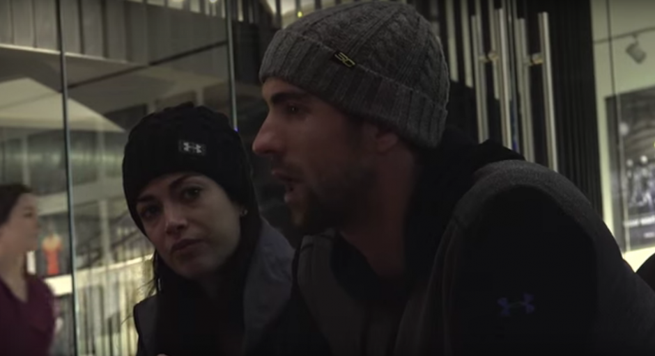 El nadador Olímpico Michael Phelps, no pudo contener las lágrimas al ver un comercial del que es protagonista. (Imagen: Captura de YouTube)