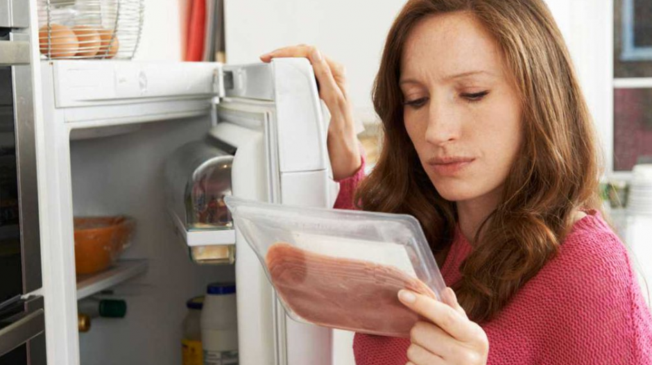 Un grupo de científicos nipones ha creado un pequeño dispositivo integrado en film plástico transparente que es capaz de detectar cuándo los alimentos se encuentran en mal estado. (Foto: ‏@rtve/Twitter )