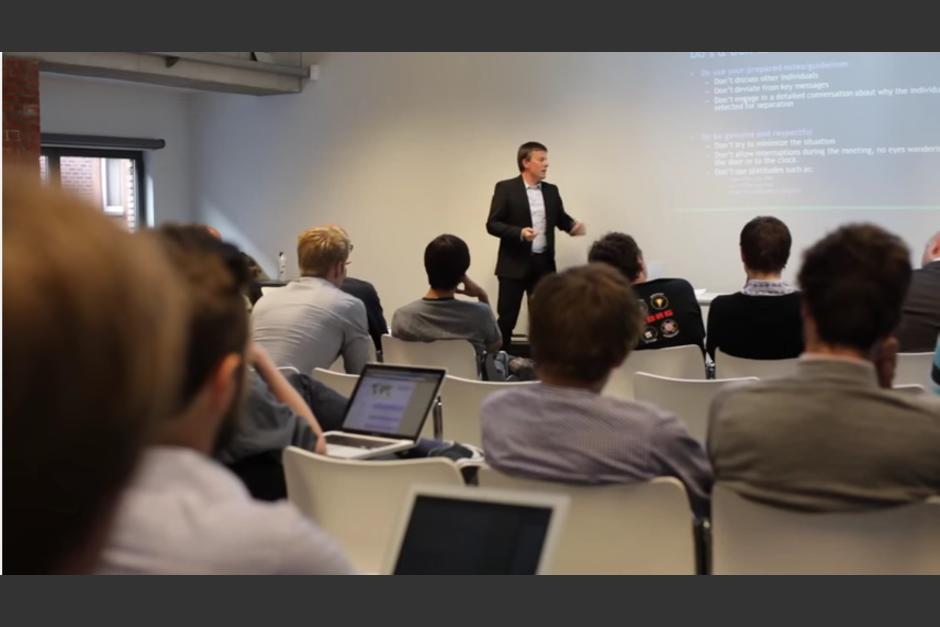 El programa permite a los emprendedores encontrar las rutas para que su idea se desarrolle y salga al mercado. (Captura de YouTube)