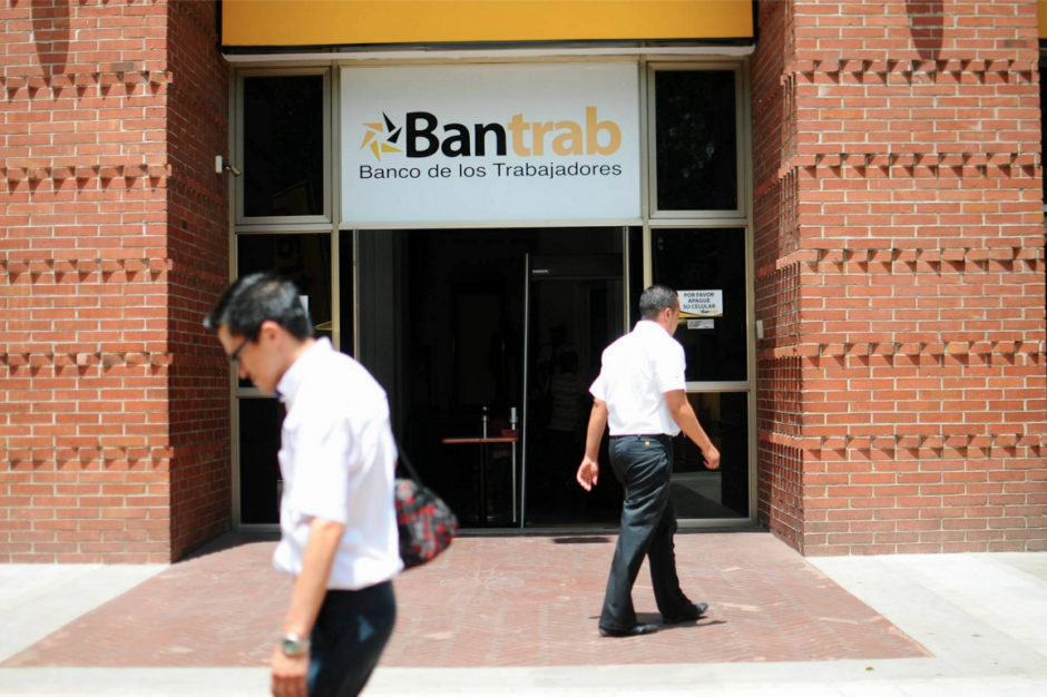 Acciones por un valor de 20 de millones de dólares del Bantrab fueron embargadas por el Juzgado de Extinción de Dominio. (Foto: Alejandro Balan/Soy502)