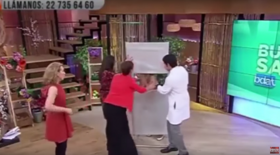 La joven sufrió el percance durante la grabación de un programa en vivo. (Foto: Captura de YouTube)