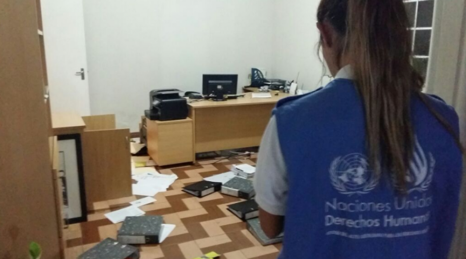 Así quedaron las oficinas de Impunity Watch. (Foto: Alberto Brunori/Twitter)