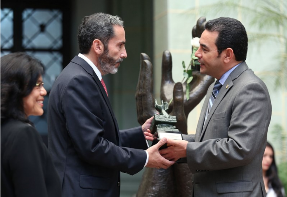 El presidente Jimmy Morales juramentó a los integrantes del CNAP. (Foto: AGN) 