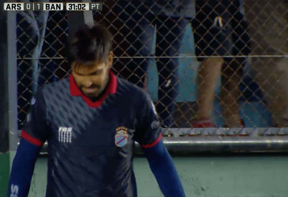 Este arquero cometió un grave error que terminó en autogol. (Foto: TyC Sports)