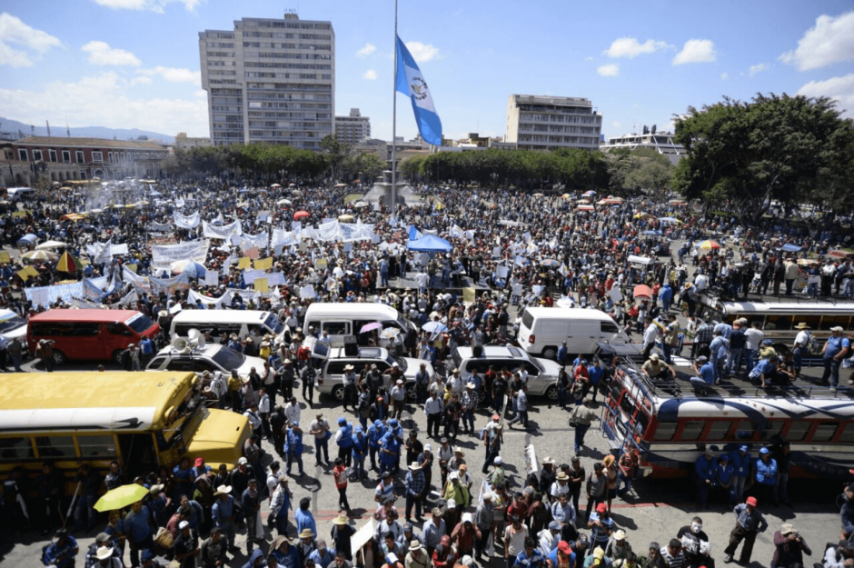 Las manifestaciones llegaron a la Plaza Central, frente al Palacio Nacional. (Foto: Wilder López/Soy502) 