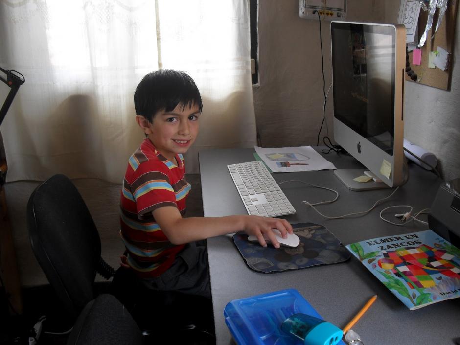 Es importante educar a tus hijos en el uso apropiado de las redes sociales. (Foto: grandemedianopequeño.com)