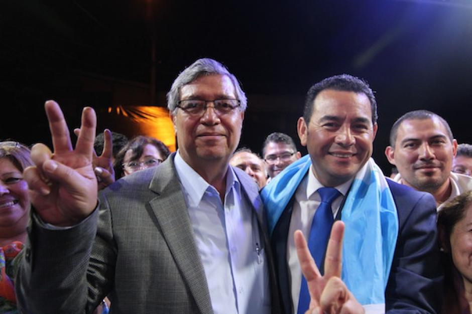 Jimmy Morales y Jafeth Cabrera firmaron el decreto de prevención que ha sido cuestionado. (Foto: Luis Barrios/Soy502)