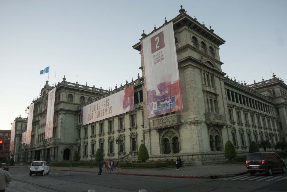 El próximo 14 de enero el presidente Otto Pérez presentará el segundo informe de Gobierno en el Palacio Nacional de la Cultura, inmueble que ya muestra anuncios similares a los que utilizara el ex presidente Álvaro Colom para el mismo fin y que fueron ampliamente criticados por el Partido Patriota. (Foto: Jesús Alfonso)