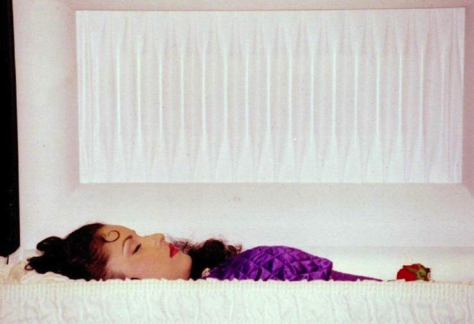 La galería póstuma de celebridades postradas en su ataúd Soy502