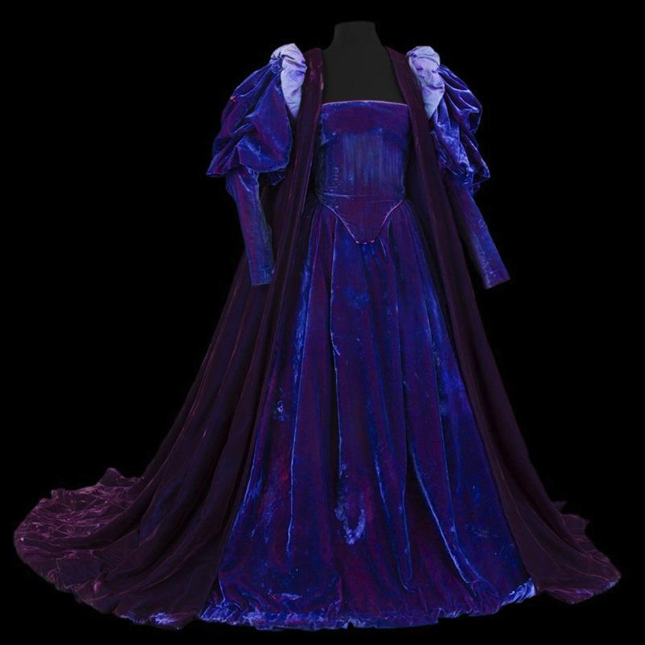 Uno de los trajes del personaje "Gertrude", de la obra "Hamlet". (Foto: EFE) 
