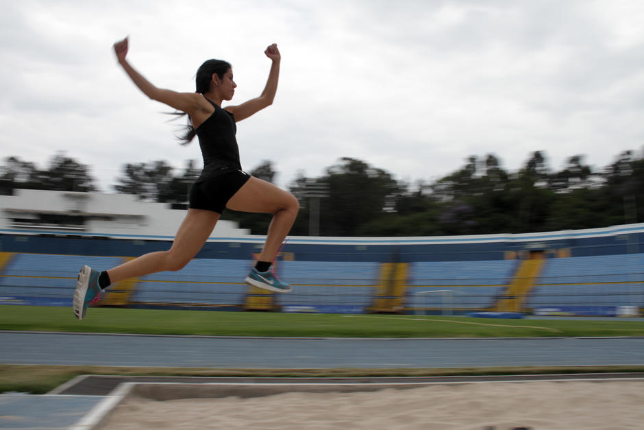 La atleta guatemalteca, Estefany Cruz gana el oro para Guatemala en el C.A. de Atletismo Mayor en Managua. (Foto: Luis Barrios/Soy502)