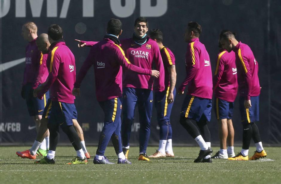 La magia de los jugadores de Barcelona se da hasta en los entrenamientos. (Foto: EFE)