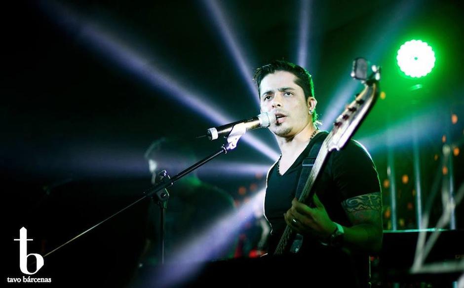 Tavo Barcenas trabaja en su nuevo material que se lanzará en mayo. (Foto: facebook/Tavo Barcenas) 